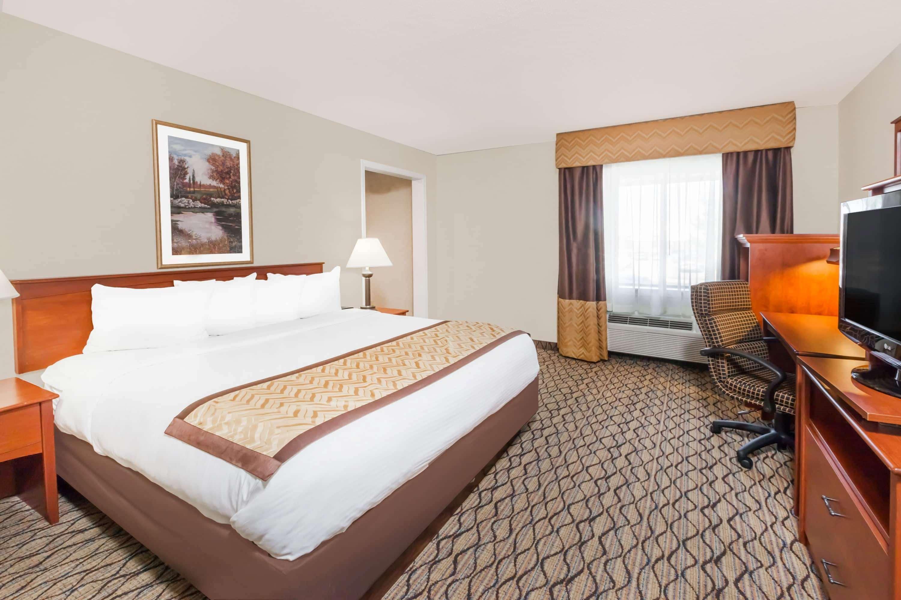 Hotel Baymont By Wyndham Grand Rapids Airport Cascade Esterno foto