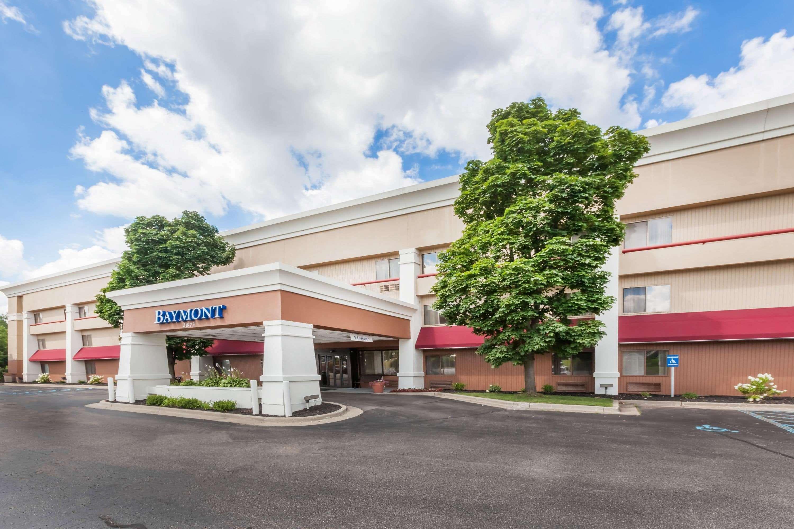 Hotel Baymont By Wyndham Grand Rapids Airport Cascade Esterno foto