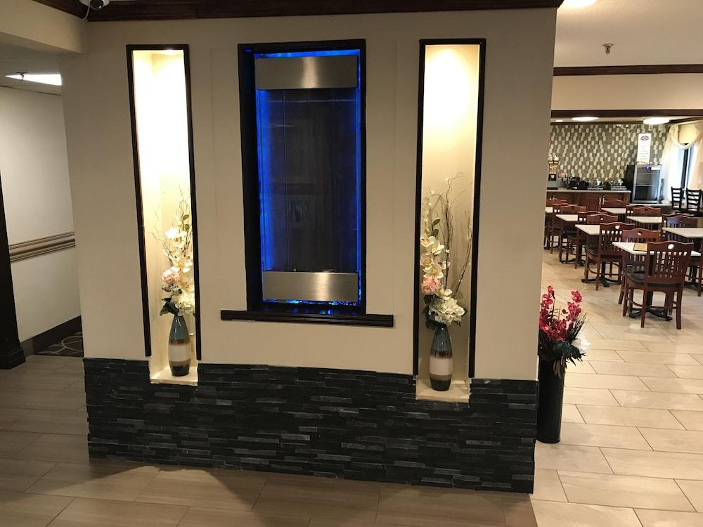 Hotel Baymont By Wyndham Grand Rapids Airport Cascade Esterno foto