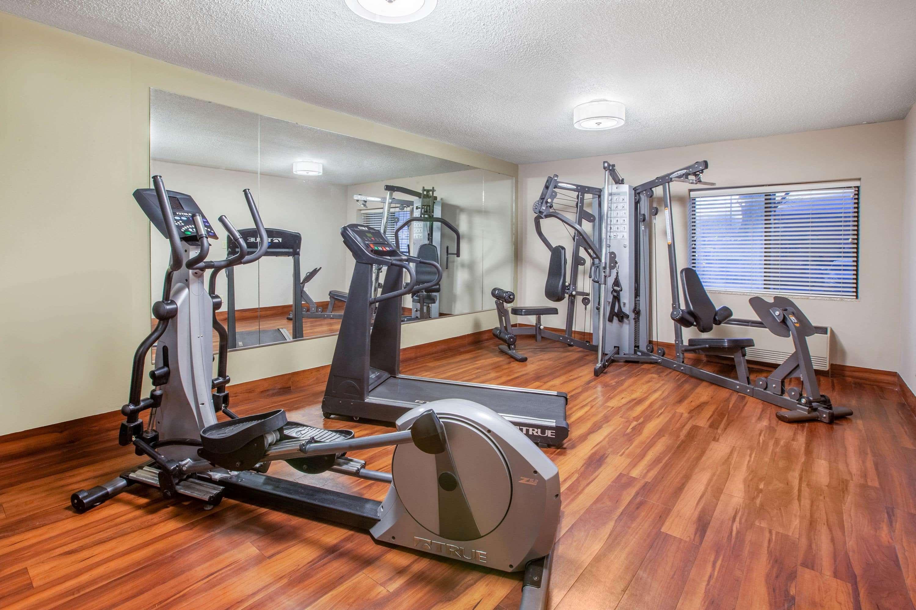Hotel Baymont By Wyndham Grand Rapids Airport Cascade Esterno foto