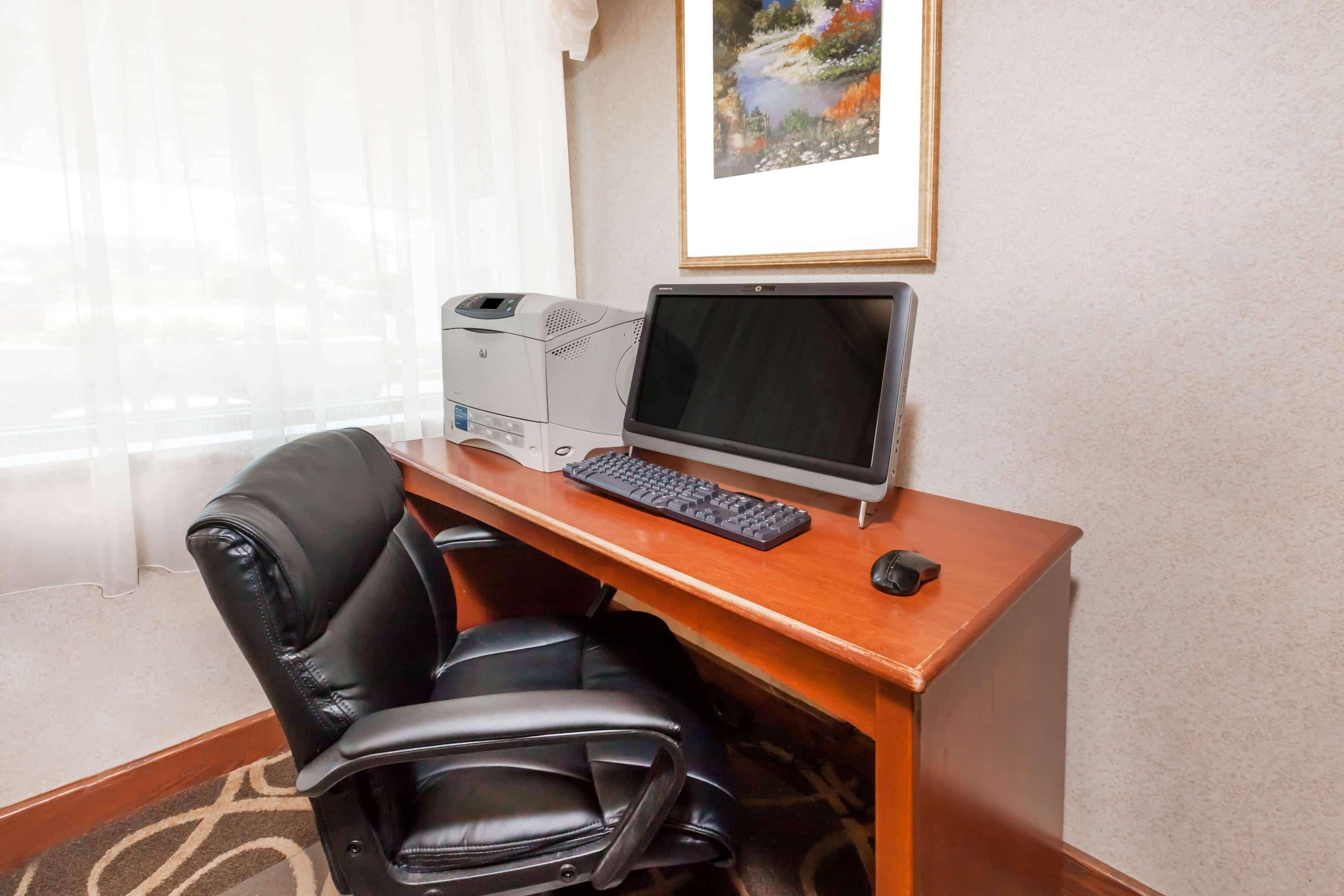 Hotel Baymont By Wyndham Grand Rapids Airport Cascade Esterno foto