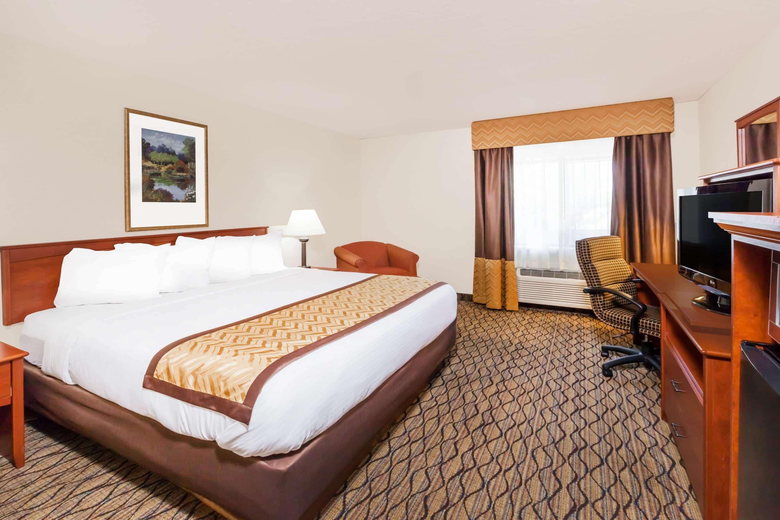 Hotel Baymont By Wyndham Grand Rapids Airport Cascade Esterno foto