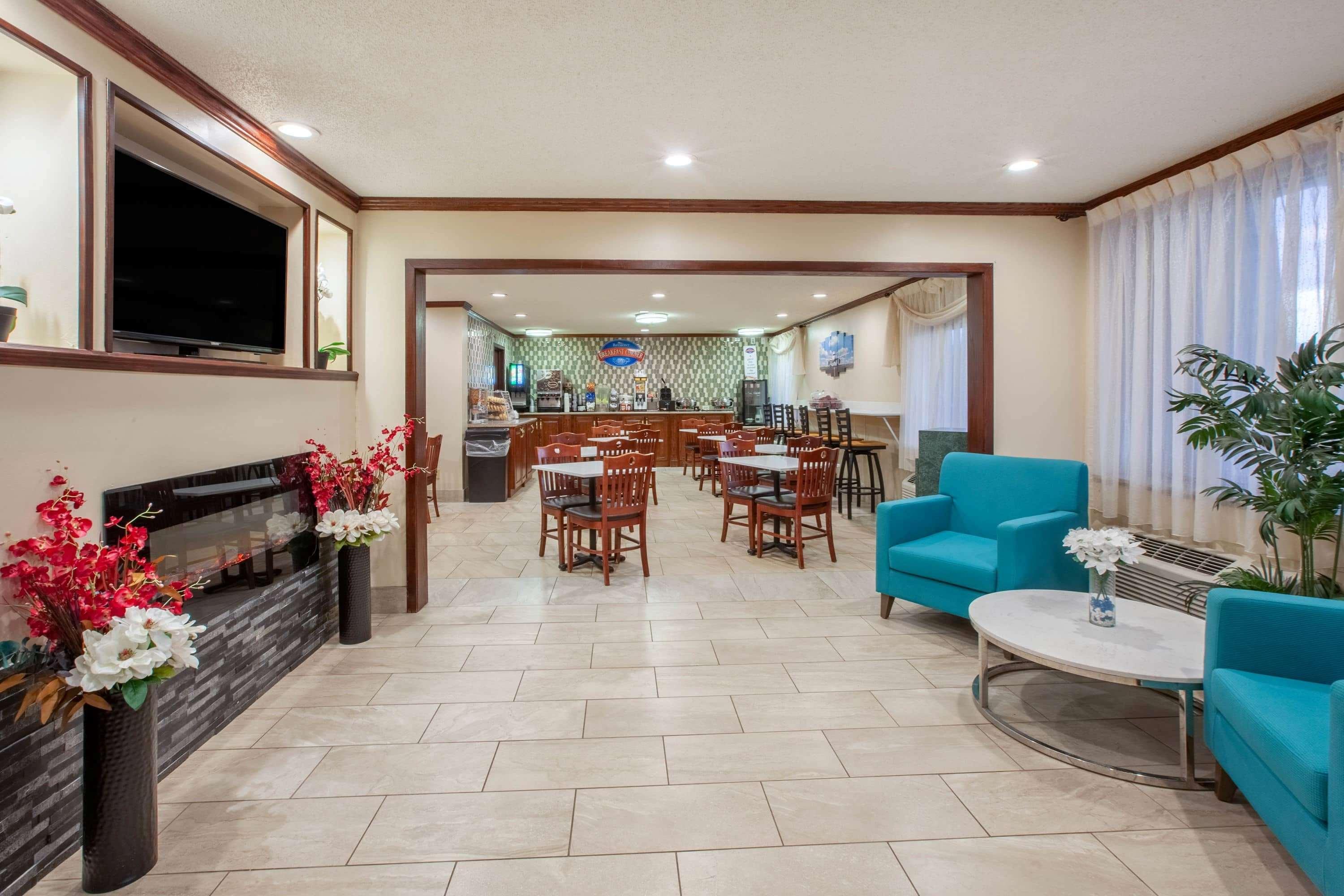 Hotel Baymont By Wyndham Grand Rapids Airport Cascade Esterno foto